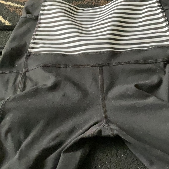 Lululemon Run: Ice Queen Pant. Size 6. - Picture 11 of 12